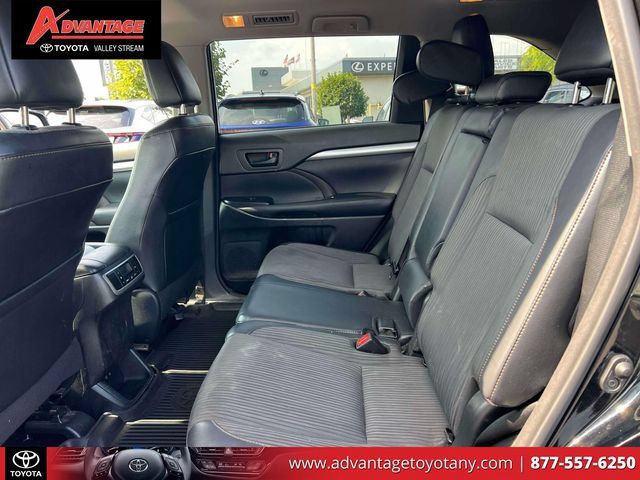 Used 2018 Toyota Highlander Plus AWD/4WD image 14