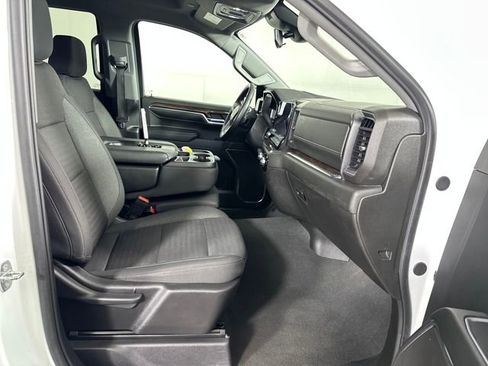 Used 2024 GMC Sierra 1500 SLE image 28