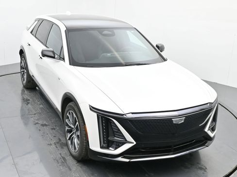 New 2025 Cadillac Lyriq Sport image 30