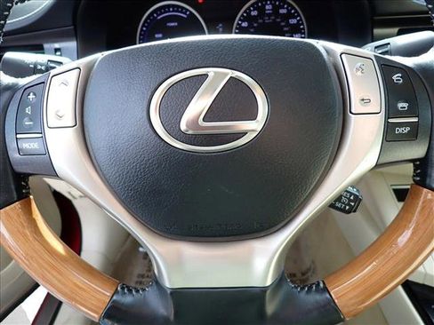 Used 2014 Lexus ES 300h w/ Luxury Package w/Bamboo Trim image 17