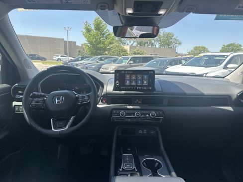 Certified 2025 Honda Pilot Elite image 18