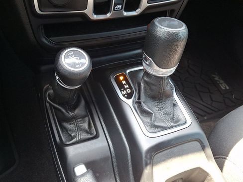 Used 2023 Jeep Wrangler Unlimited Sport AWD/4WD image 28