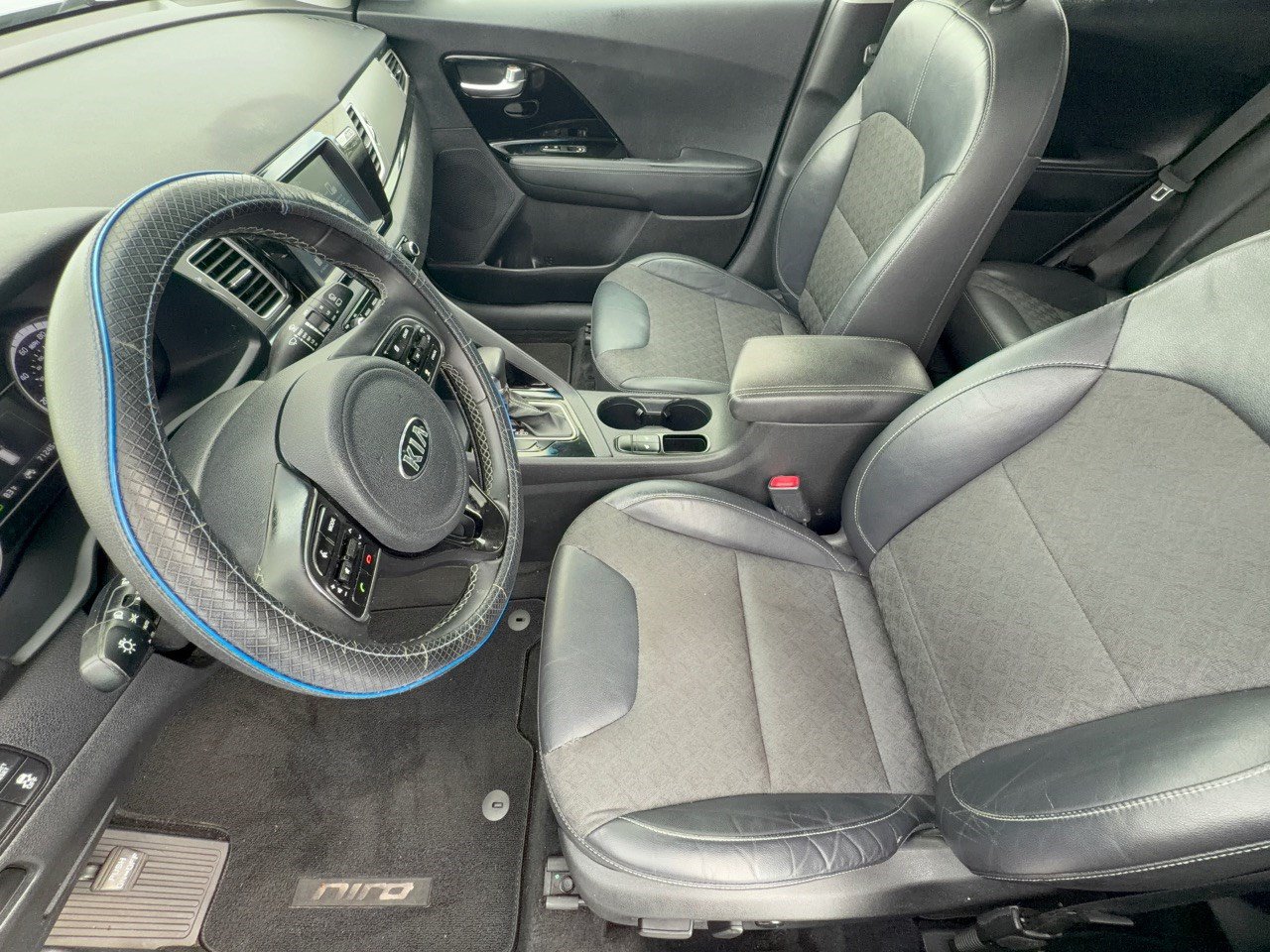 Used 2018 Kia Niro EX FWD image 5
