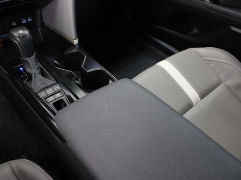 Used 2025 Toyota Camry SE w/ Convenience Package FWD image 16