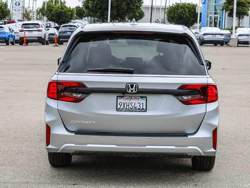 Certified 2026 Honda Odyssey EX-L image 8