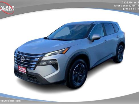 Used 2025 Nissan Rogue SV image 1