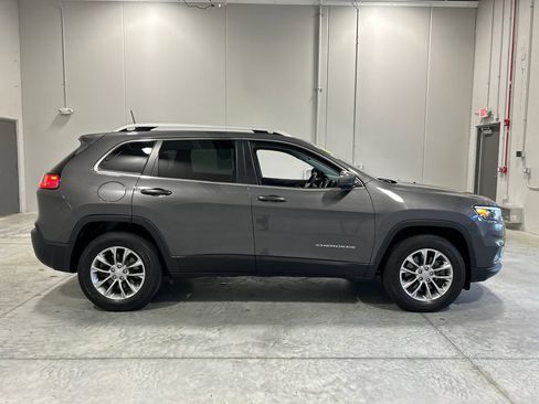 Used 2019 Jeep Cherokee Latitude Plus w/ Comfort/Convenience Group AWD/4WD image 5