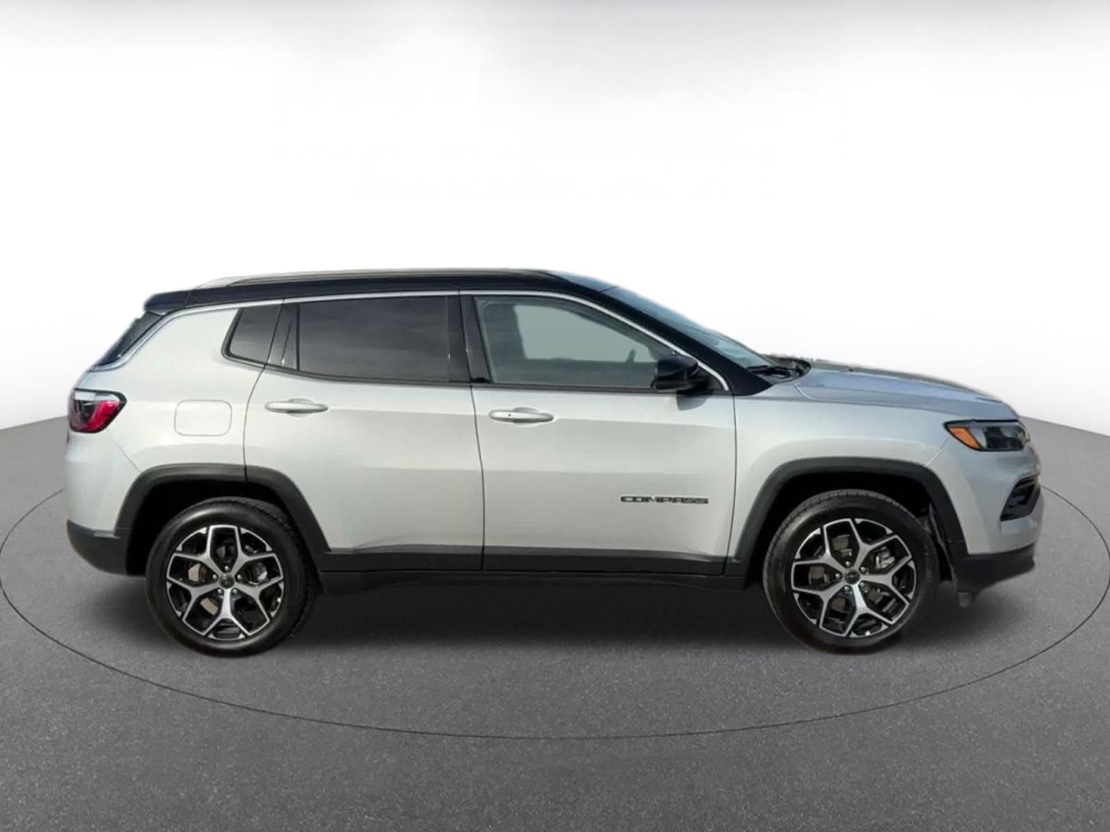 Used 2025 Jeep Compass Limited AWD/4WD image 15