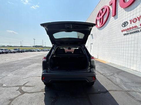 Used 2026 Toyota Corolla Cross LE FWD image 29