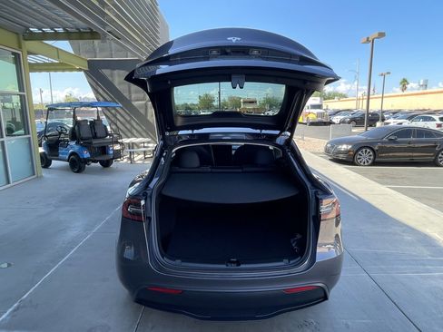 Used 2023 Tesla Model Y Long Range AWD/4WD image 14