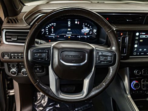 Used 2022 GMC Yukon Denali w/ Denali Premium Package image 13