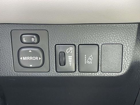 Used 2017 Toyota RAV4 Limited image 10