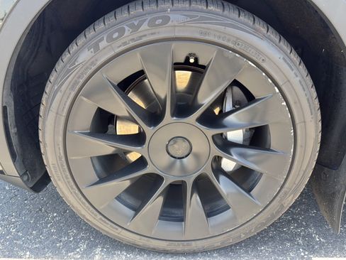 Used 2021 Tesla Model Y Long Range AWD/4WD image 17