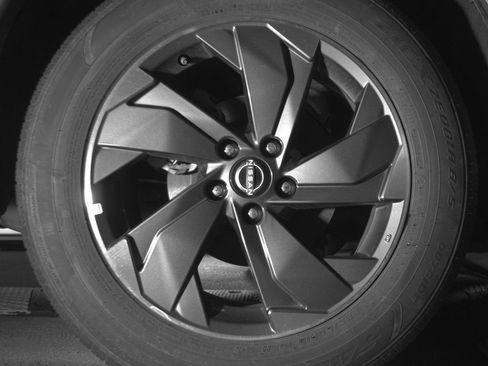 Used 2025 Nissan Rogue SV image 15