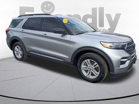 Used 2022 Ford Explorer XLT w/ Equipment Group 202A AWD/4WD image 3