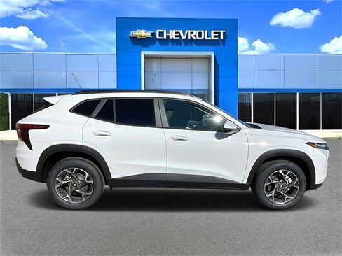New 2026 Chevrolet Trax LT w/ LT Convenience Package image 2