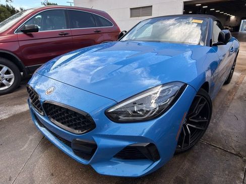 Used 2022 BMW Z4 M40i w/ Premium Package RWD image 2