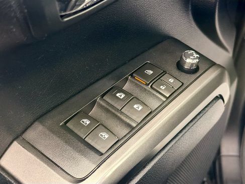 Used 2017 Toyota Tacoma TRD Sport AWD/4WD image 18