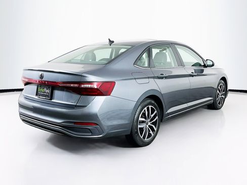 Used 2025 Volkswagen Jetta SE image 9