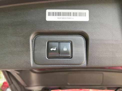 Used 2025 Nissan Rogue SV AWD/4WD image 23