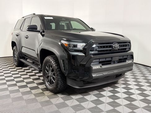 Used 2025 Toyota 4Runner SR5 AWD/4WD image 5