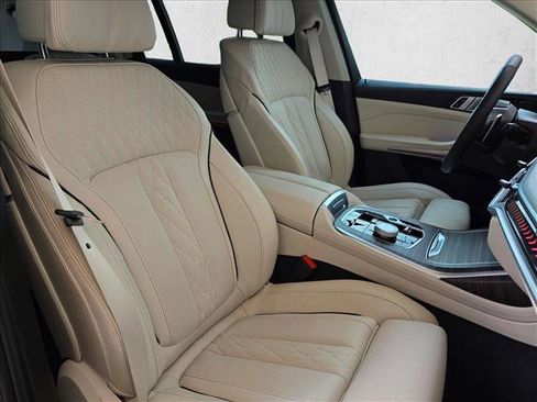 Used 2025 BMW X7 xDrive40i w/ Premium Package AWD/4WD image 22
