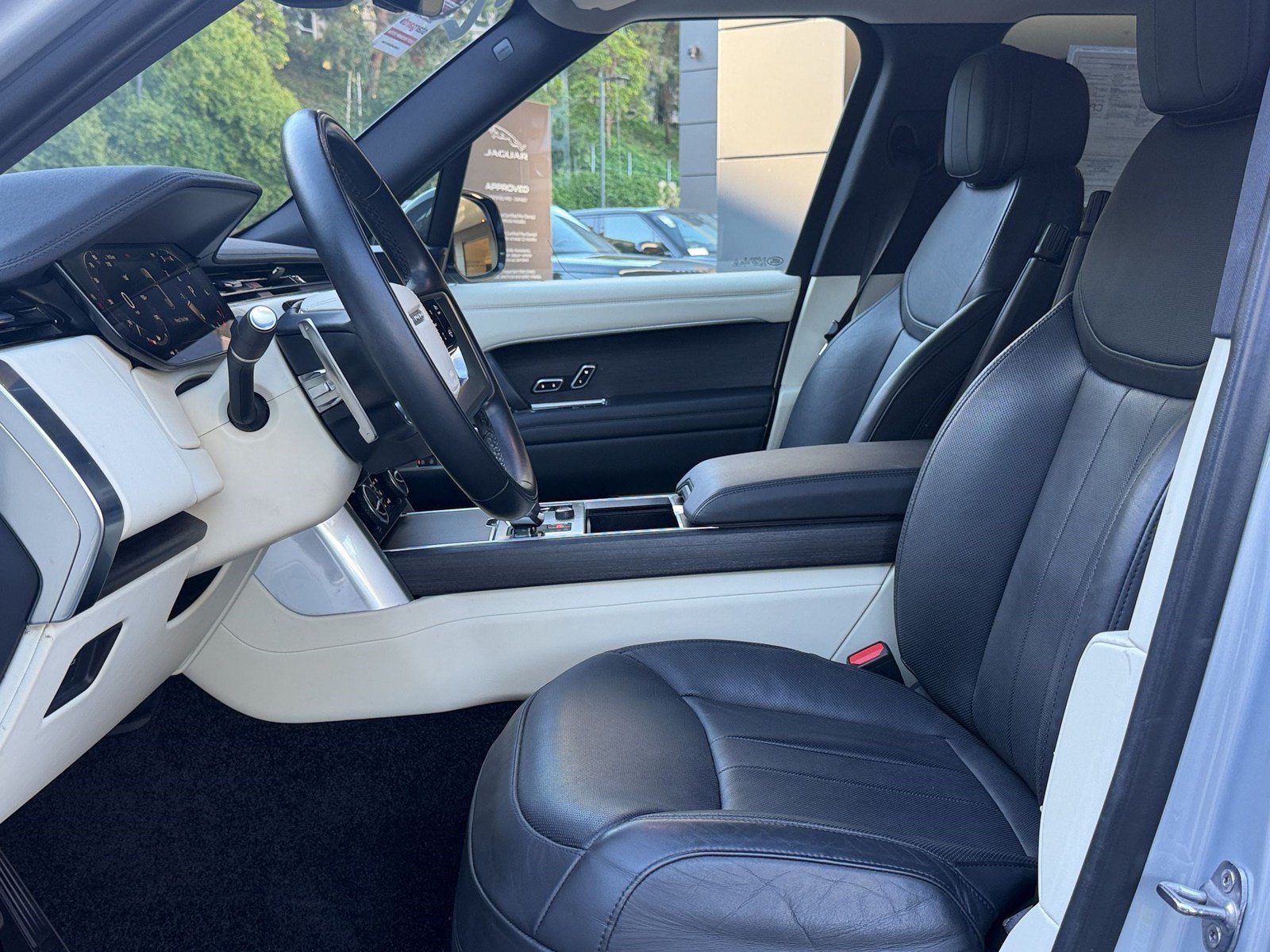 Used 2023 Land Rover Range Rover SE AWD/4WD image 27