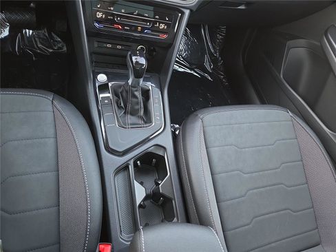 New 2026 Volkswagen Taos SE image 20