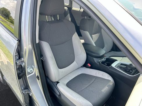 Certified 2025 Toyota RAV4 XLE FWD image 32