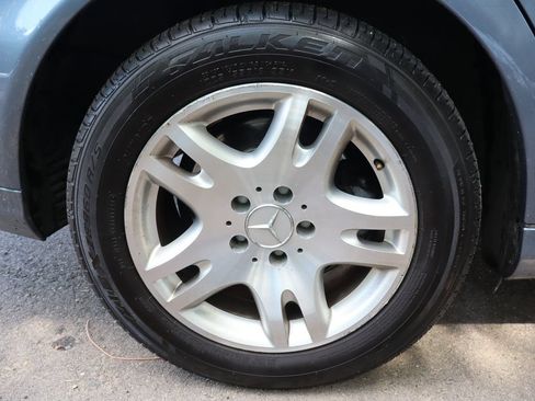 Used 2005 Mercedes-Benz E 320 4MATIC Sedan image 42