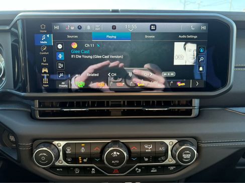 Used 2025 Jeep Wrangler Sahara w/ Safety Group image 17