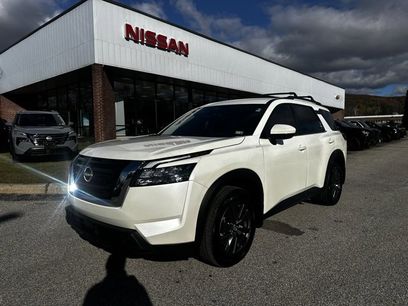 Used 2024 Nissan Pathfinder SV
