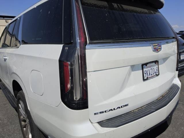 Used 2023 Cadillac Escalade ESV Premium Luxury AWD/4WD image 5