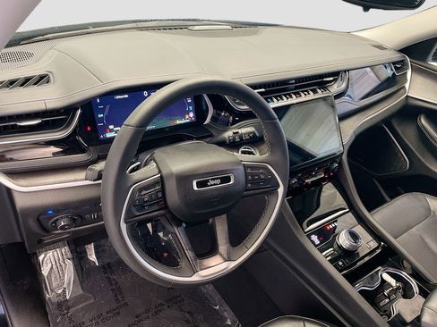 Used 2022 Jeep Grand Cherokee Limited 4xe image 7