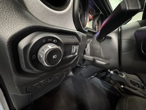Used 2025 Jeep Wrangler Sport AWD/4WD image 25