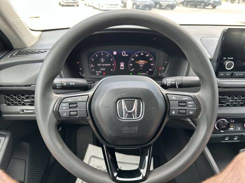 Used 2025 Honda Accord LX image 11