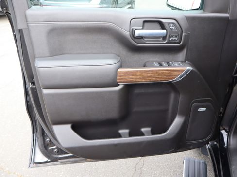 Used 2021 Chevrolet Silverado 1500 High Country w/ Technology Package image 18