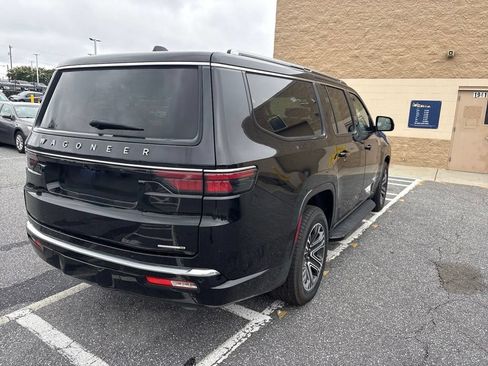 Used 2024 Jeep Wagoneer L Series II w/ Flexible Seating Group AWD/4WD image 3