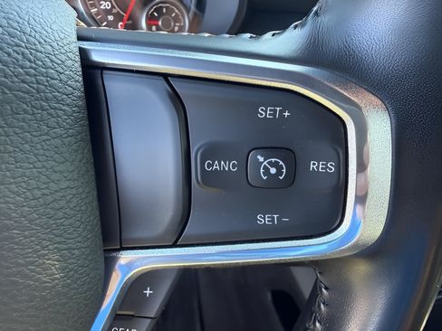 Used 2022 RAM 1500 Laramie AWD/4WD image 18