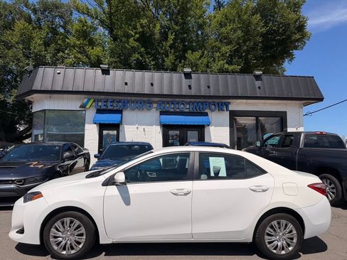 Used 2019 Toyota Corolla LE FWD image 3