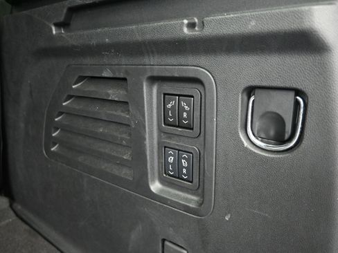 Used 2024 Chevrolet Traverse RS FWD image 35