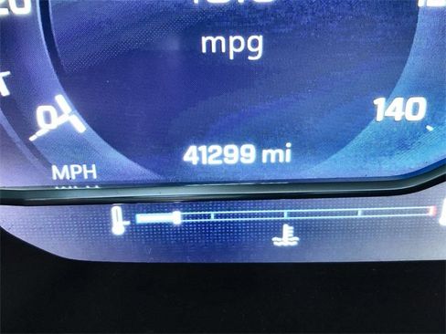 Used 2024 Chevrolet Suburban High Country image 15