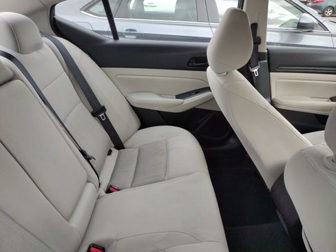 Used 2025 Nissan Altima 2.5 SV image 5