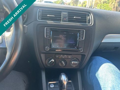 Used 2017 Volkswagen Jetta SE image 29