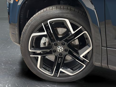 Used 2026 Volkswagen Tiguan SEL R-Line AWD/4WD image 37