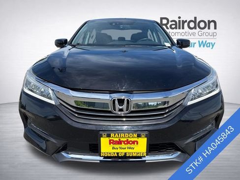 Used 2017 Honda Accord Touring image 2