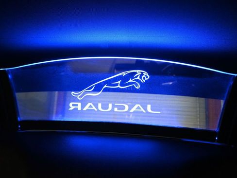 Used 2021 Jaguar F-TYPE Convertible image 23