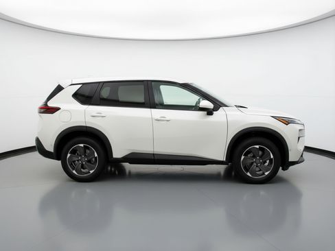 Used 2025 Nissan Rogue SV FWD image 11