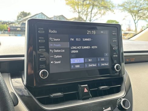 Used 2020 Toyota Corolla LE w/ Carpet Mat Package (TMS) image 17