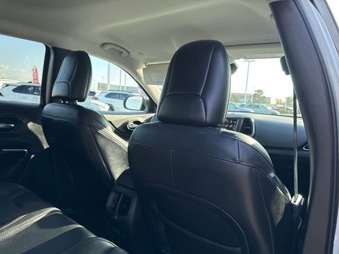 Used 2023 Jeep Cherokee Altitude Lux image 23